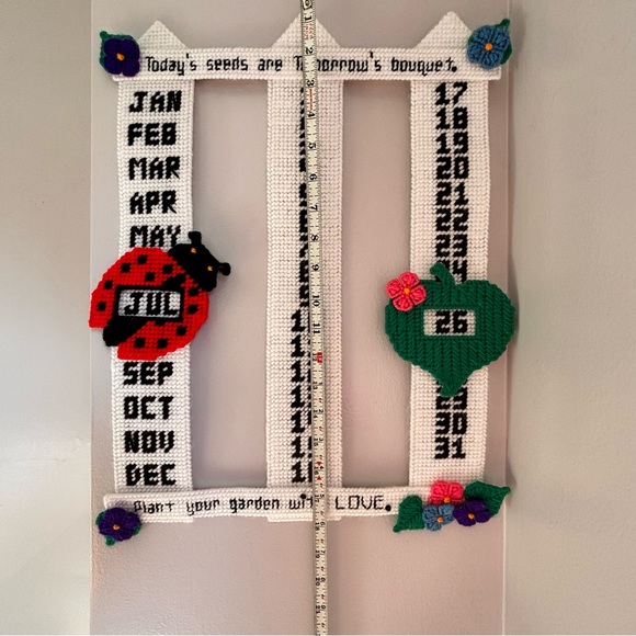 Vintage Plastic Canvas Perpetual Calendar Garden Fence - Picture 8 of 8